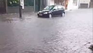 Grad se već sručio na Zaječar: Snažan pljusak stvorio poplavu na ulici