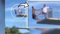 Spasilac se popeo na toranj, pa nogom šutnuo dečaka sa 10 metara visoke skakaonice bazena