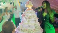 Otkrivamo koliko je koštala "neboderska" torta od 170 kg na romskoj svadbi na kojoj je pevala i Ceca