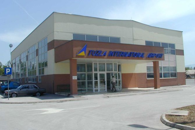 Aerodromi BiH, Tuzla