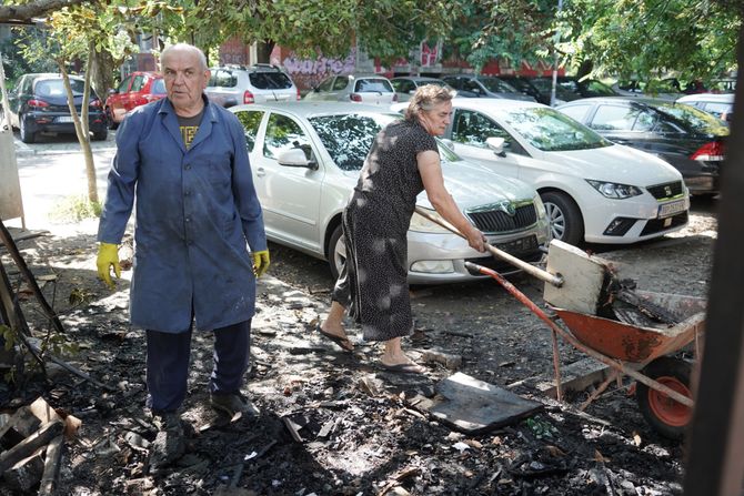 Zapaljena tezga, batajnica pijaca