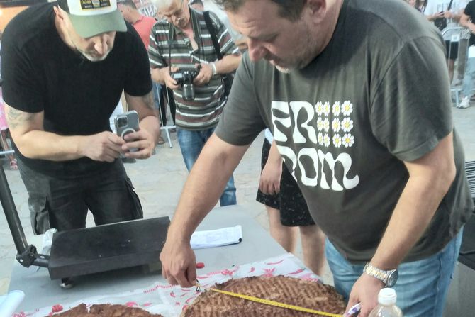 roštiljijada leskovac, najveća pljeskavica roštiljijada leskovac, najveća pljeskavica