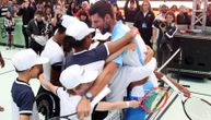 Novak postao prvi čovek koji je igrao tenis na Tajms Skveru: Deca ga grlila i nisu htela da ga puste
