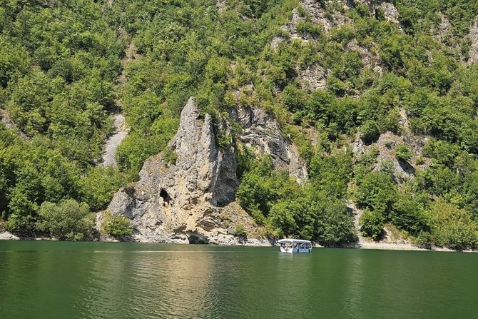 Zlatarsko jezero