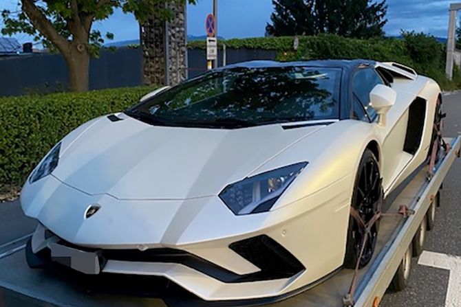 Lamborghini Aventador 834