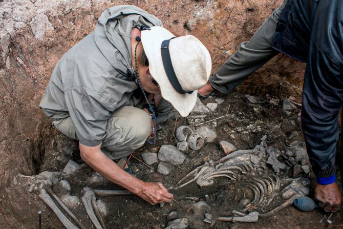 Peru, pronađeno telo sveštenika sahranjeno pre 3.000 godina