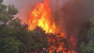 Naređena hitna evakuacija 4 naselja na Kritu zbog požara: Jedna osoba povređena, na terenu i helikopteri