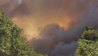 Požar kod aerodroma na poznatom grčkom ostrvu: Ljudima stiglo hitno upozorenje, u gašenju učestvuju i 2 aviona