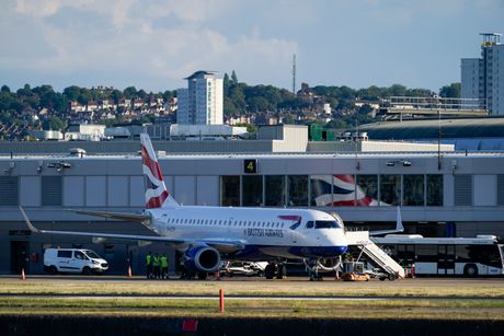 Aerodromu Hitrou u Londonu ima „tehnički problem“