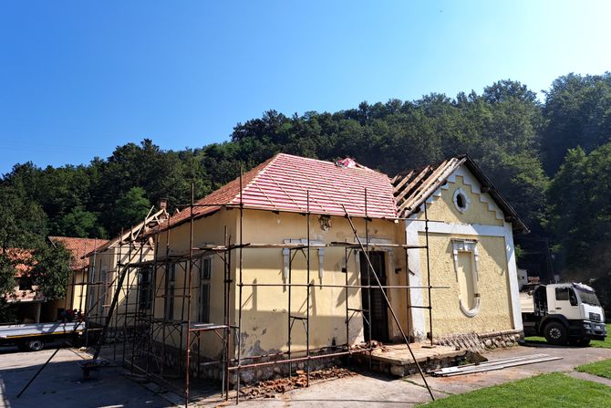 Stara škola u Bajinoj Bašti Stara škola u Bajinoj Bašti