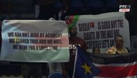 Hit transparent navijača Južnog Sudana uz odštampanu zastavu Srbije: "Dobri ste, ali..."