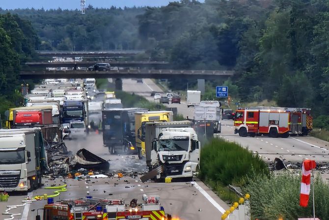 Magdeburg Nemačka sudar kamioni autoput