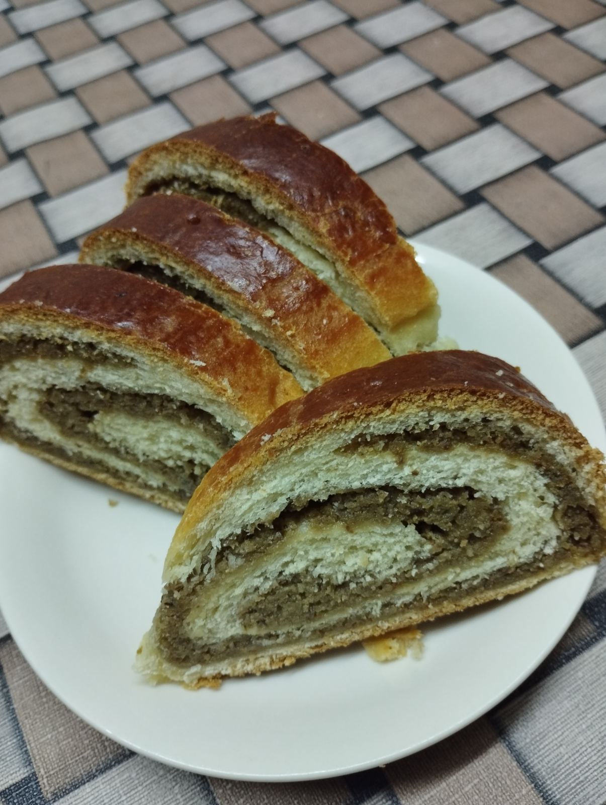 Recept naših žena star čitav vek: Starinska štrudla sa orasima nekad zbrajala svu čeljad za istim stolom