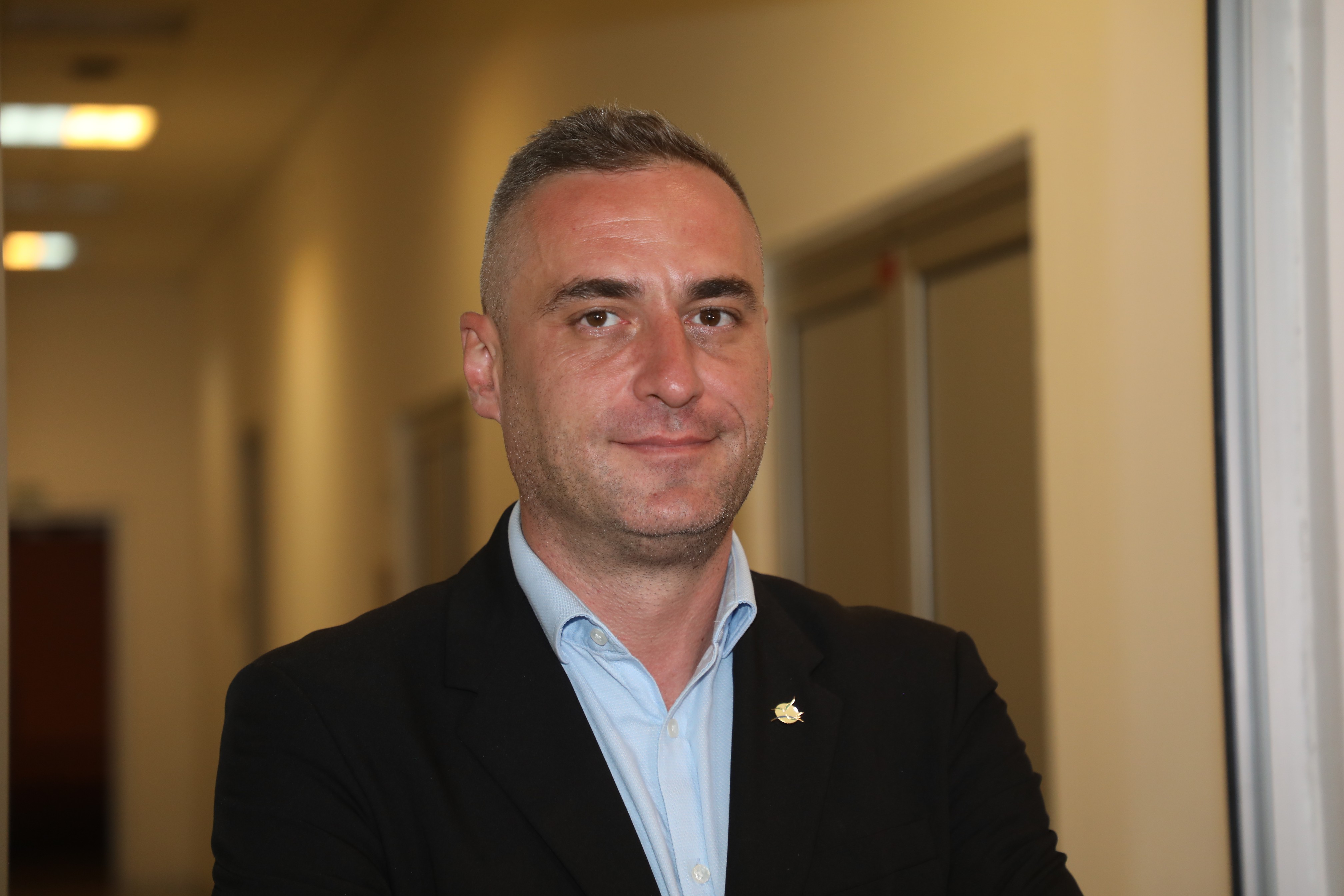 Požgaja nova devojka prijavila policiji?! Tvrdi da je prevarena, on napustio stan: "Manipulator i lopov"