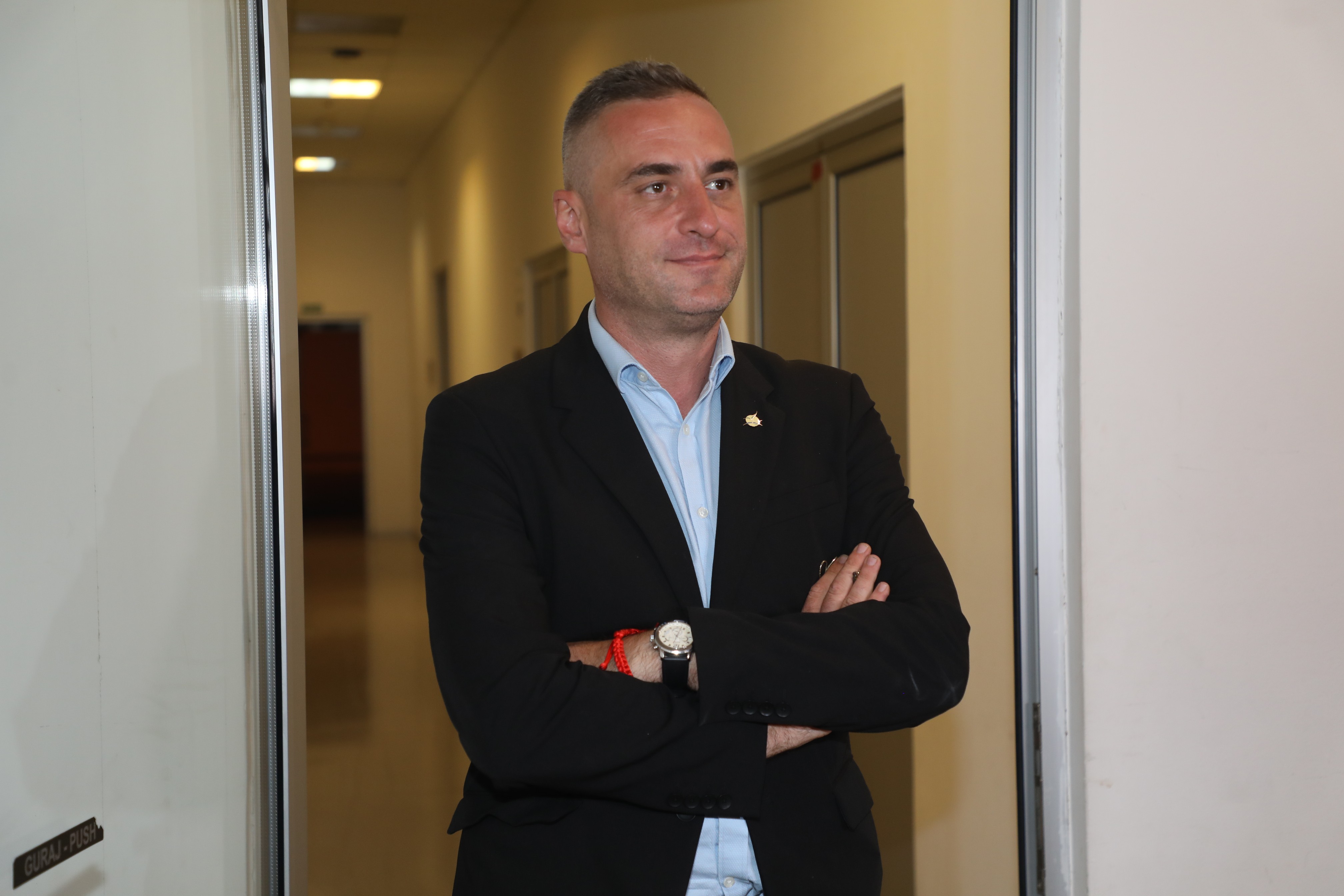 Požgaja nova devojka prijavila policiji?! Tvrdi da je prevarena, on napustio stan: "Manipulator i lopov"