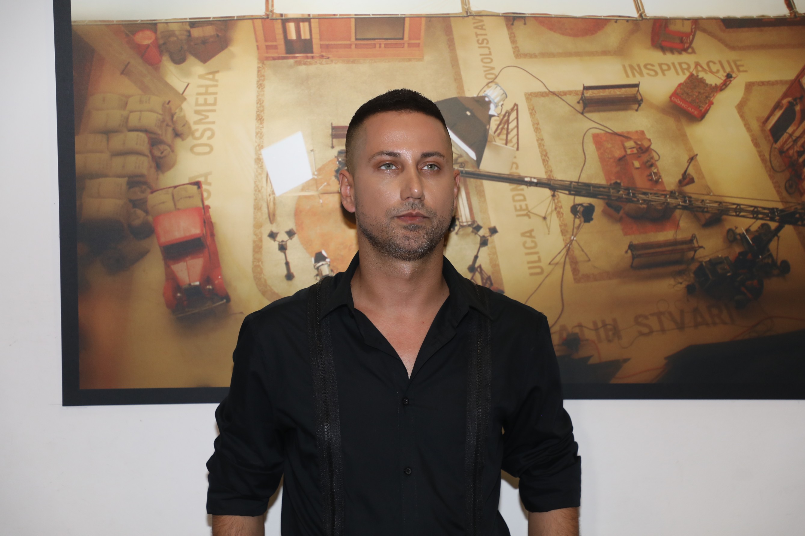 "Estrada se pretvorila u buvlju pijacu!" Voditelj opleo po Cetinskom i Vesni Zmijanac: "Ona ne može da hoda"