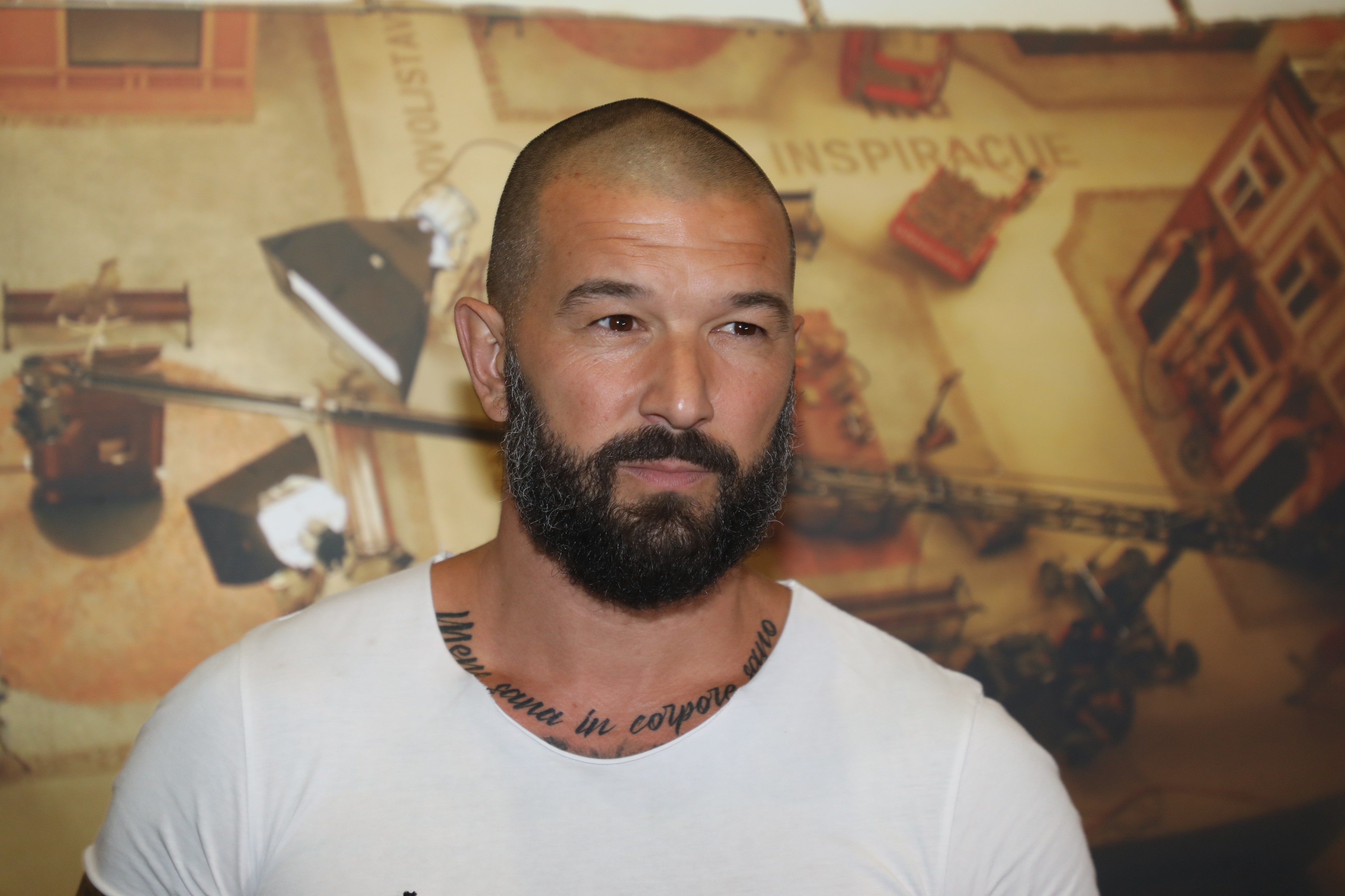 "Čuo sam da ima drugog" Lakić se oglasio nakon raskida - napustio stan: "Bilo je neprijatno, pred detetom..."