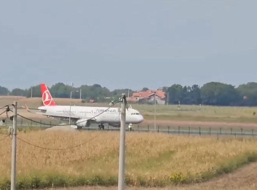 Saznajemo: Ovo Je Uzrok Prinudnog Sletanja Turskog Aviona Na Aerodrom ...