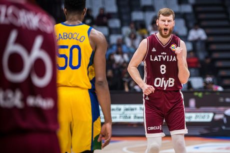 Davis Bertans i Bruno Kaboklo, Letonija - Brazil košarka