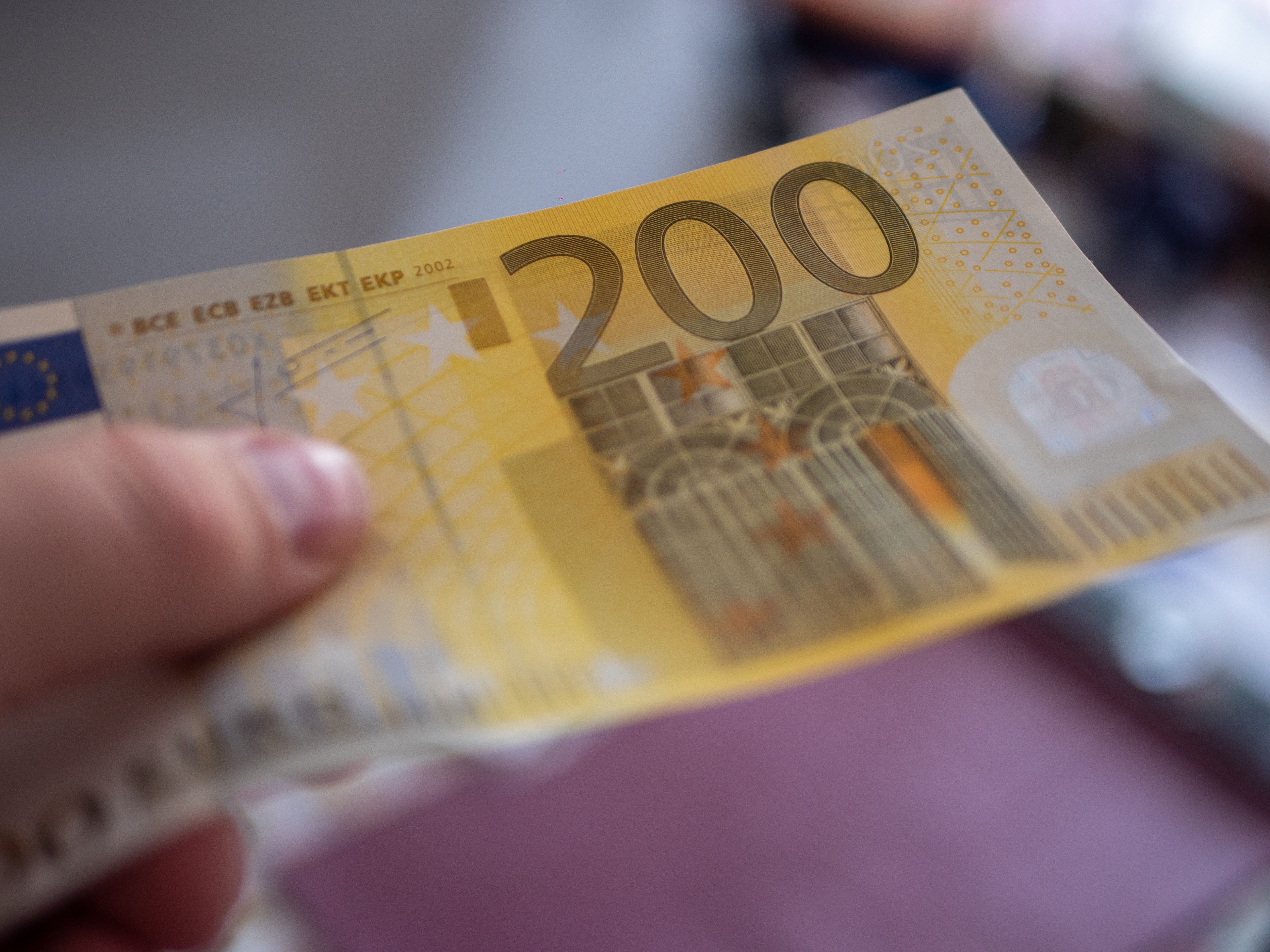 Srbin pozajmio 200 evra porodici u nevolji: Kad je tražio novac nazad, sačekao ga ŠOK