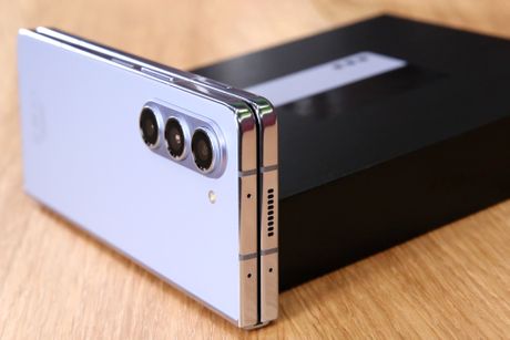 Samsung Galaxy Z Fold 5 preklopni telefon