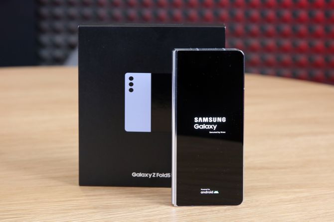 Samsung Galaxy Z Fold 5 preklopni telefon