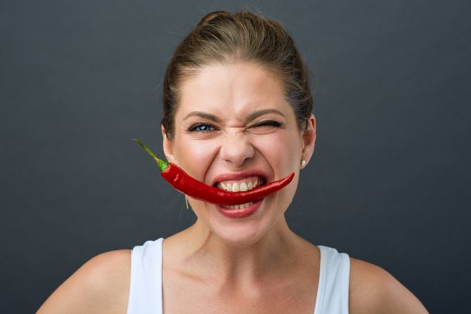 papričica, ljuta paprika, devojka, dijeta, fitnes papričica, ljuta paprika, devojka, dijeta, fitnes