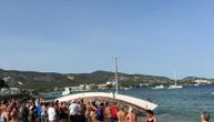 Nasukala se jedrilica na plaži, a onda su turisti udružili snage da je izvuku: Nesvakidašnji snimak iz Španije