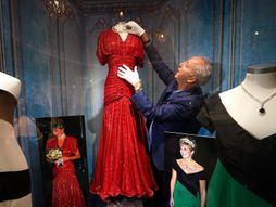 Lady Diana  princeza Dajana crvena haljina