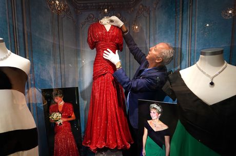 Lady Diana  princeza Dajana crvena haljina