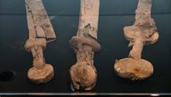 Fantastično očuvan plen pobunjenika: Duboko u izraelskoj pećini otkrivena 4 rimska mača stara oko 1.900 godina