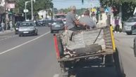 Umesto točka stavio gredu i bacio u trans Beograđane: Neviđena domišljatost vozača traktora