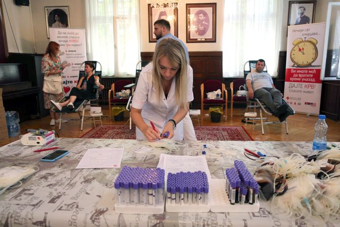 Dobrovoljno davanje krvi ambasada SAD i Crveni krst Srbije Dobrovoljno davanje krvi ambasada SAD i Crveni krst Srbije