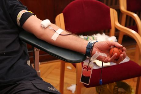 Dobrovoljno davanje krvi ambasada SAD i Crveni krst Srbije