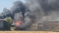 Izbio veliki požar na Busijama: 30 vatrogasaca na terenu, gore gume i akumulatori