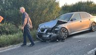 BMW slupan, delovi automobila rasuti po putu: Slike saobraćajke kod Pančeva lede krv
