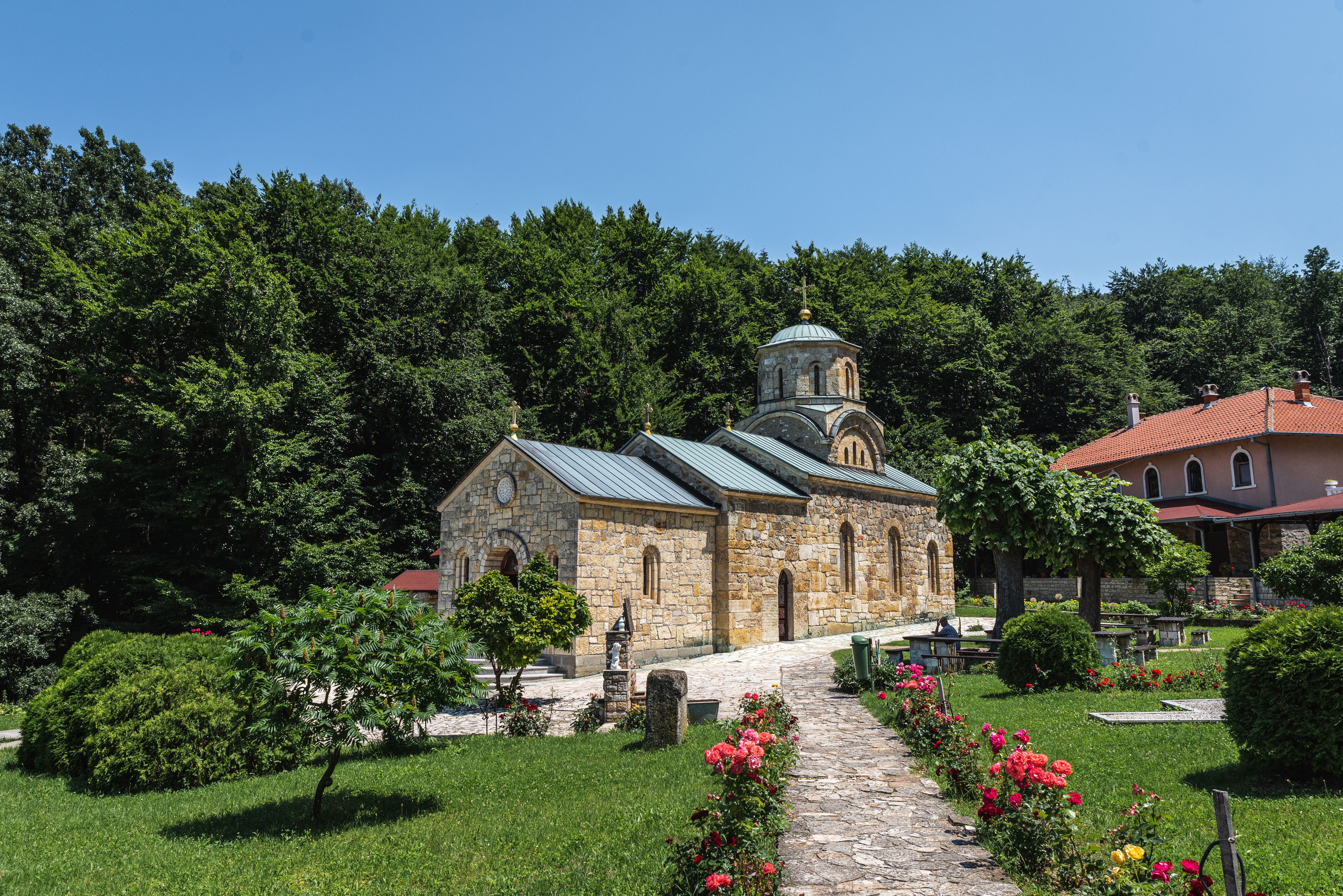 Drama u manastiru Tresije: Jeromonah u alkoholisanom stanju pretio smrću igumanu, reagovala policija