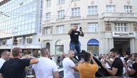 Ćaletov sin napravio šou u centru Beograda! Zaustavio saobraćaj, opleo kolo, pa se peo na kola