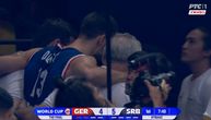 Scena koja je zabrinula naciju: Reprezentativac Srbije posle dva minuta iznet iz hale