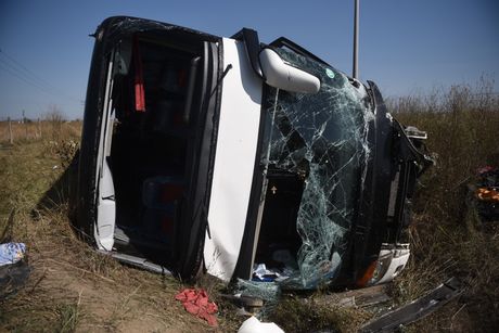 Grčka saobraćajna nesreća sudar, srpski autobus i kola