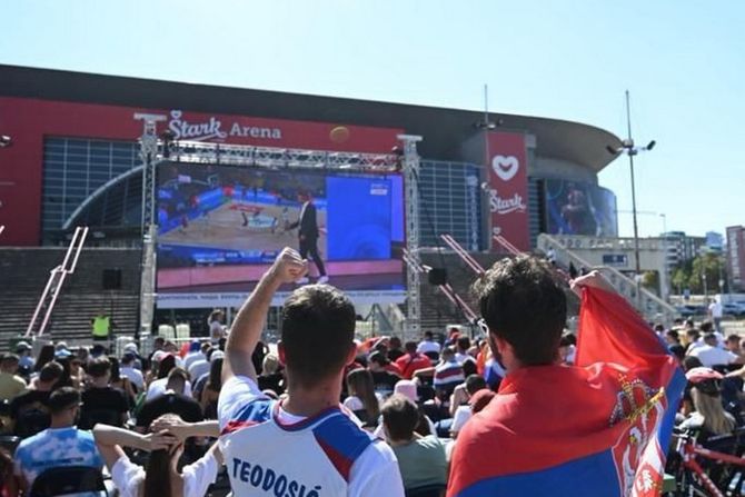 Navijači Srbije, Arena