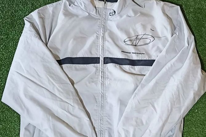 trenerka sa potpisom Novaka Đokovića trenerka sa potpisom Novaka Đokovića