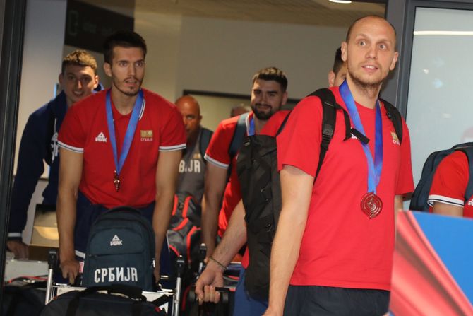 Aerodrom doček košarkaša košarkaši Srbije Aerodrom doček košarkaša košarkaši Srbije