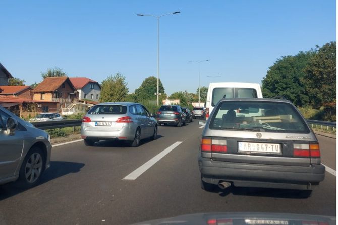 Gužva na auto-putu Gužva na auto-putu