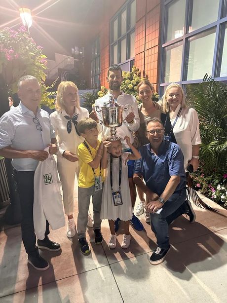 Novak Đoković, Jelena Đoković, Srđan Đoković, Tara Đoković, Stefan Đoković, Dijana Đoković, Miomir Ristić, Vera Ristić Novak Đoković, Jelena Đoković, Srđan Đoković, Tara Đoković, Stefan Đoković, Dijana Đoković, Miomir Ristić, Vera Ristić