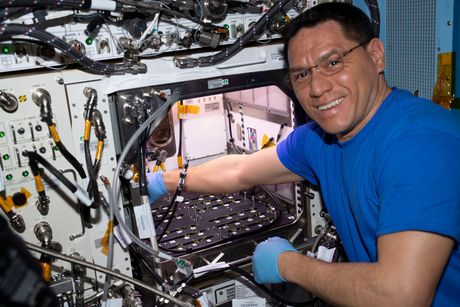 Frenk Rubio, astronaut, rekorder