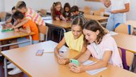 U ovoj osnovnoj školi u Srbiji od 1. novembra je zabranjeno nošenje mobilnih telefona
