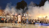 Scena kakvu košarka se ne pamti! Partizan i Fuenlabrada igrali meč obasjani bakljama sa svih strana