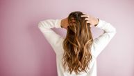Kako smanjiti mašćenje kose i kada zapravo treba nanositi šampon za suvo pranje, otkriva beogradski frizer