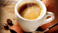 Da li jutarnju kafu treba da prati i čaša vode: Doktorka objašnjava ono što zanima mnoge